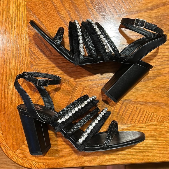 💥$10 SALE💥 NEW! BEAUTIFUL Journee Collection Ziggy Ankle Wrap Heels Size 7.5 - Picture 9 of 9